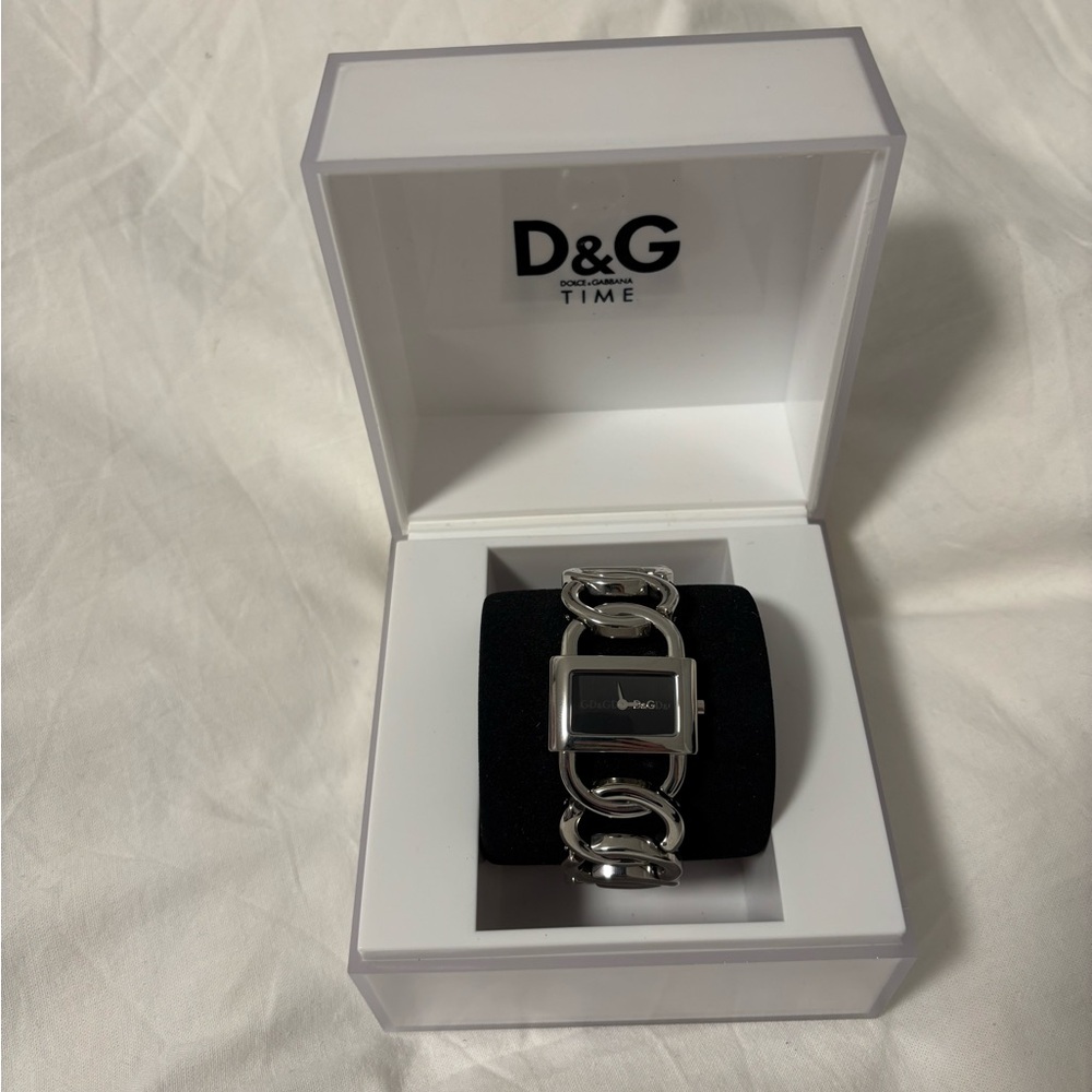D&G Vintage Limited Edition Women’s Watch💖
Model: DW0027